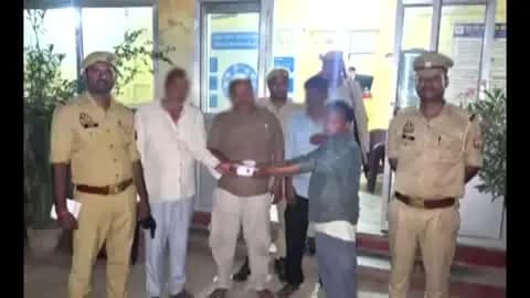 खेरागढ़: इरादतनगर में जुआ खेलते 4 आरोपियों को गिरफ्तार किया गया, 10 हजार से अधिक नकदी व ताश के पत्ते बरामद