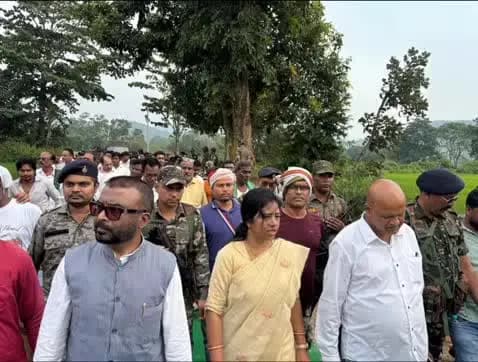 गोला: मुख्यमंत्री हेमंत सोरेन की मां के अंतिम संस्कार में रामगढ़ विधायक ममता देवी समेत राज्यभर के नेता शामिल हुए