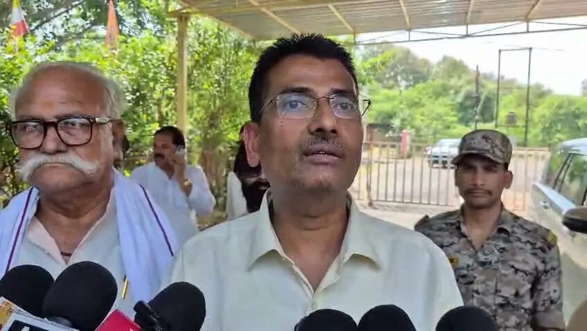 त्योहारों को शांतिपूर्ण एवं भव्य बनाने समयपूर्व पूरी हो
सभी व्यस्थाएं- कलेक्टर श्री यादव