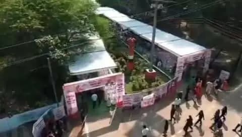 सेवा, समर्पण और संकल्प का संदेश!
सेवा संकल्प अभियान के अंतर्गत दुर्ग के पंडित रविशंकर स्टेडियम में आयोजित ‘सेवा ज्योति यात्रा’ कार्यक्रम में विकसित भारत संकल्प सभा का आयोजन किया गया जनभागीदारी, सेवा भावना और राष्ट्र निर्माण के संकल्प का उत्साहपूर्ण संगम देखने को मिला।
आइए, सेवा और सुशासन के संकल्प के साथ विकसित भारत के निर्माण में सहभागी बनें।
#सेवा_संकल्प_अभियान #सेवा_ज्योति_यात्रा #sewajyotiyatra
#विकसित_भारत #sewasankalpabhiyan
@chhattisgarhcmo @dpr.chhattisgarh