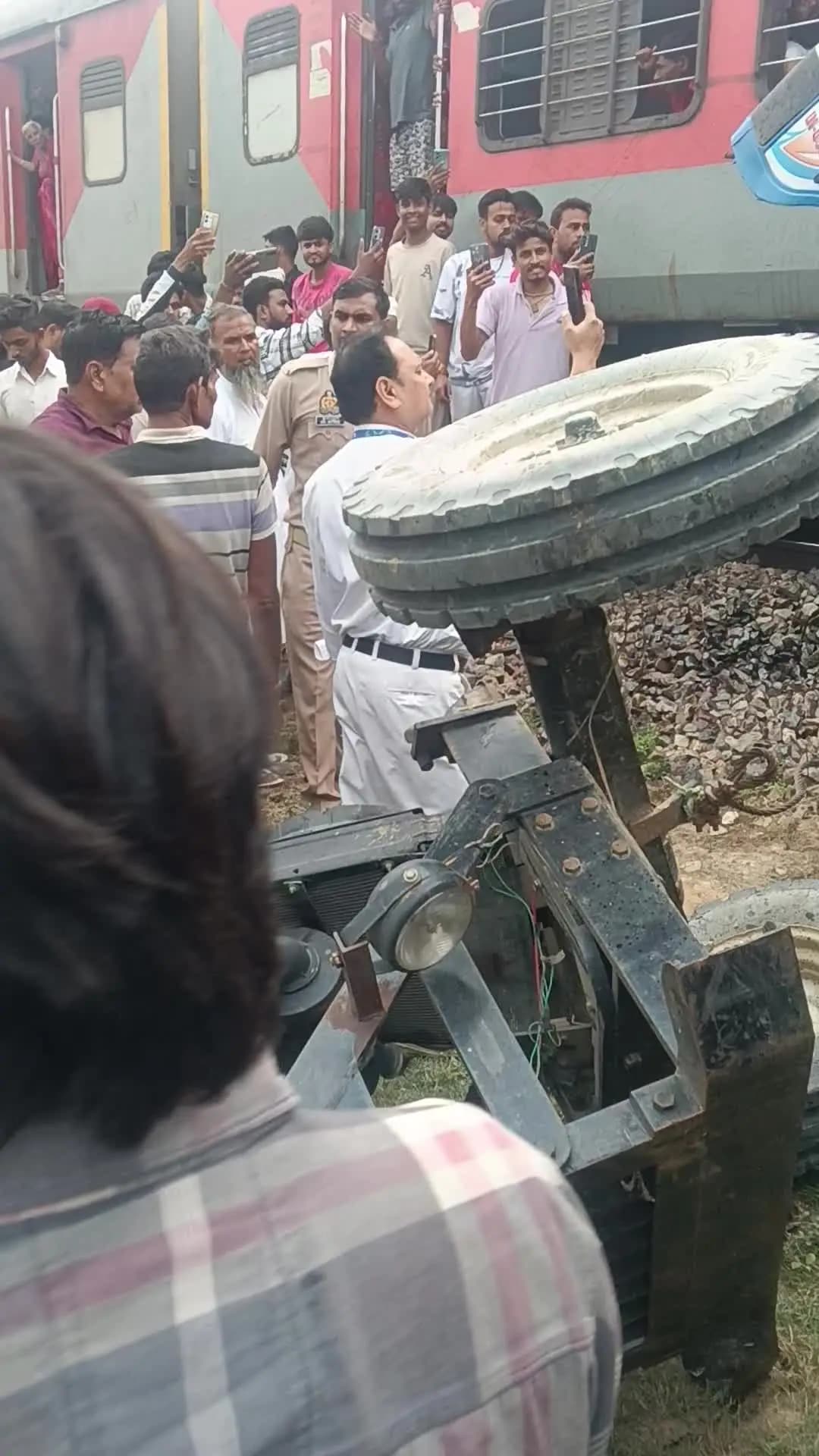 chandausi Bareilly track PE nearby sisarka station