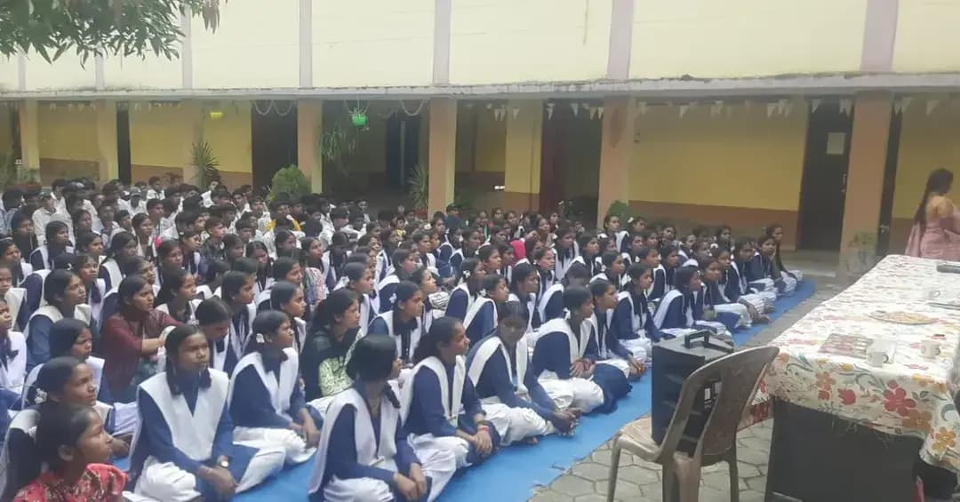 विश्व मानसिक स्वास्थ्य दिवस के उपलक्ष्य में जिले के शासकीय उच्चतर माध्यमिक विद्यालय बस्ती बगरा में गुरुवार को महिला एवं बाल विकास विभाग से संबद्ध मिशन शक्ति हब की टीम द्वारा मानसिक स्वास्थ्य जागरूकता कार्यक्रम आयोजित किया गया।
#chhattisgarhcmo
#dprchhattisgarh
#GPM