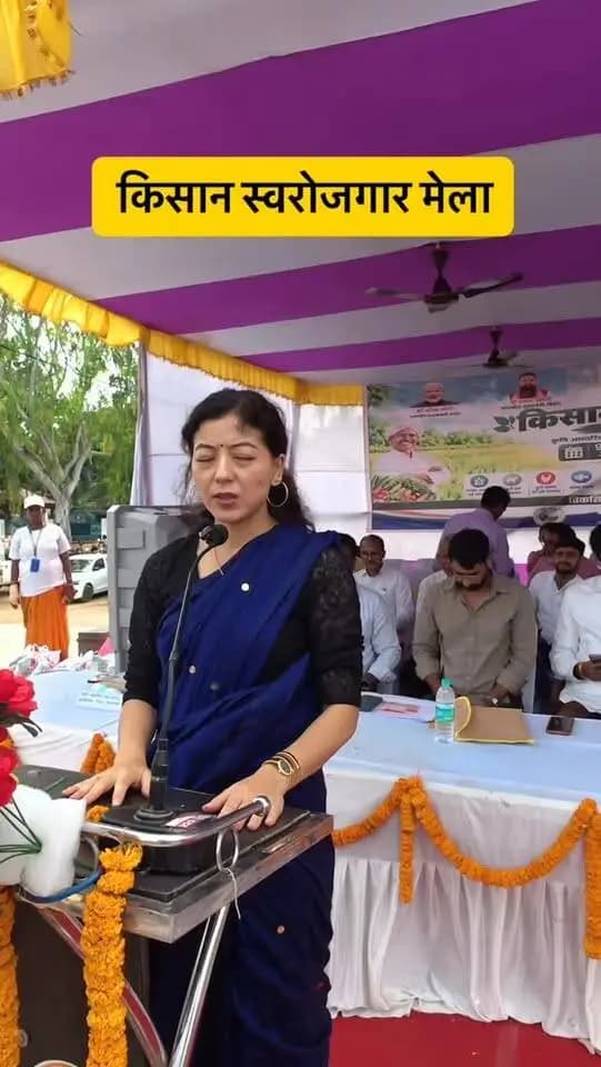 🌾 उन्नत खेती, बेहतर बाजार और आत्मनिर्भर किसान — जिला पदाधिकारी का संदेश!
🌱 गांधी मैदान, जहानाबाद में आयोजित दो दिवसीय किसान स्वरोजगार मेले में जिला पदाधिकारी, जहानाबाद श्रीमती छिरिङ वाई भूटिया ने किसानों को संबोधित करते हुए आधुनिक कृषि तकनीकों, उच्च मूल्य वाली फसलों एवं समेकित कृषि प्रणाली को अपनाने पर जोर दिया।