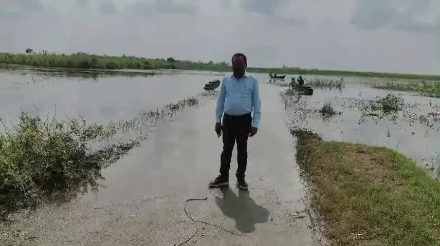 निघासन: निघासन के जीतपुरवा और पुरैना गांव पहुंचे एसडीएम, बाढ़ प्रभावित क्षेत्रों का किया निरीक्षण, हालात का लिया जायजा