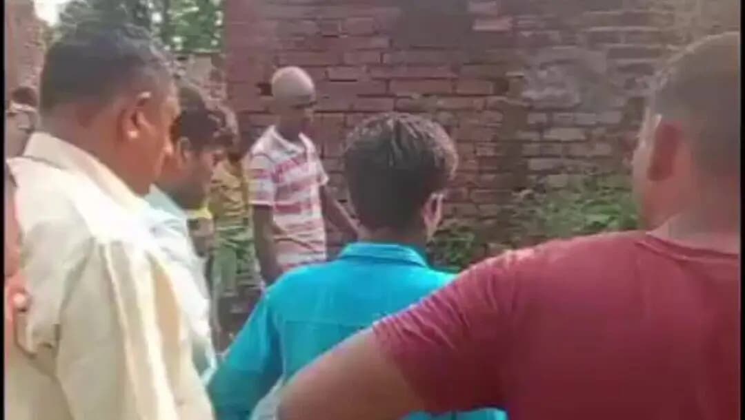 मिल्कीपुर: घर के पास अमरूद के पेड़ से लटका मिला महिला का शव, पुलिस जांच में जुटी