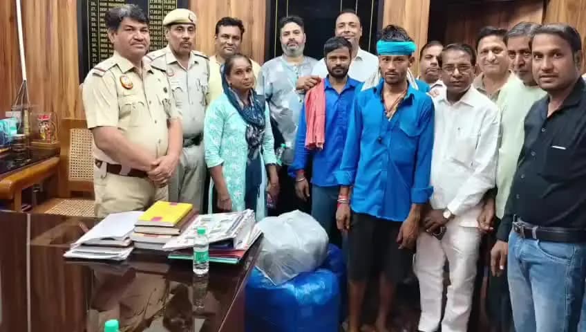 यमुना विहार: दिल्ली के गांधी नगर में इंसानियत की मिसाल: खोया सामान मिला, व्यापारियों ने बेटी की शादी के लिए भी की मदद