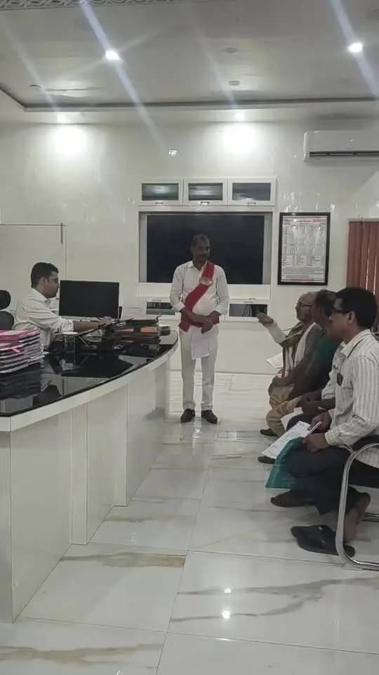 जिला पदाधिकारी श्री रिची पांडेय के द्वारा सात निश्चय कार्यक्रम के तहत ‘सबका सम्मान–जीवन आसान’ के अंतर्गत जनता दरबार का आयोजन।