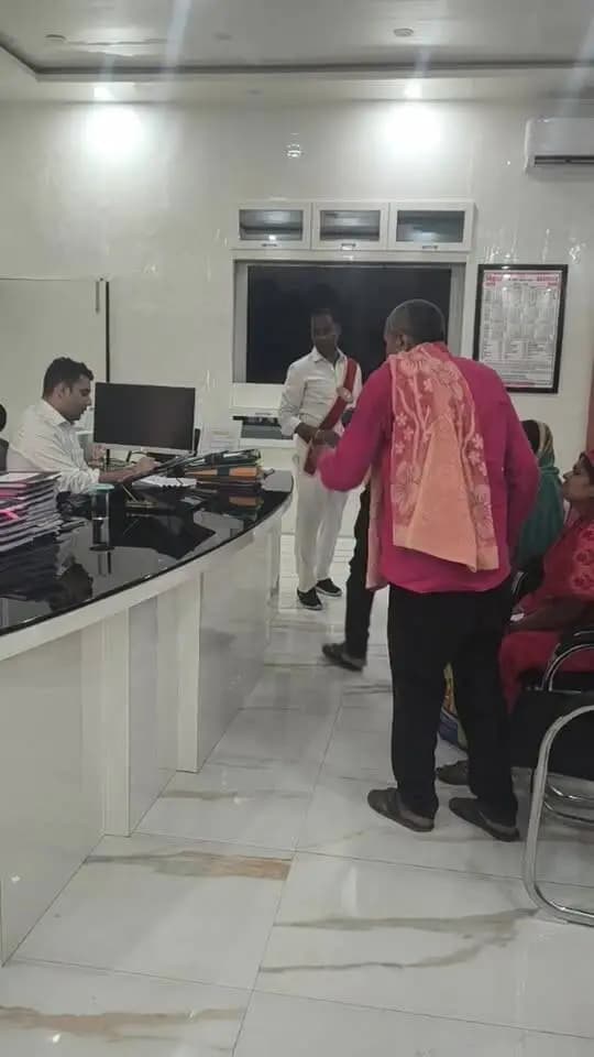 जिला पदाधिकारी श्री रिची पांडेय के द्वारा सात निश्चय कार्यक्रम के तहत ‘सबका सम्मान–जीवन आसान’ के अंतर्गत जनता दरबार का आयोजन।