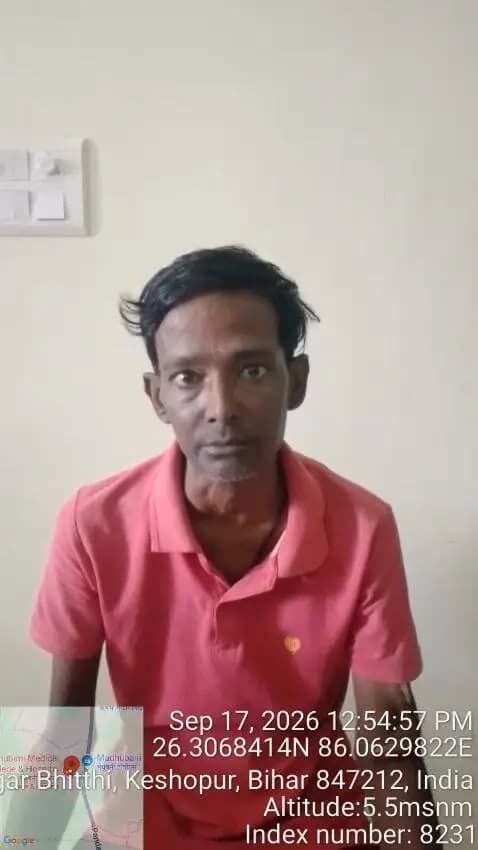 "किडनी की बीमारी ने मेरी उम्मीदें तोड़ दी थीं, पर आयुष्मान ने मुझे मौत के मुंह से खींच लिया।"
"मेरा नाम मोहम्मद नसीम हैदर है, मैं बिहार के मधुबनी (झंझारपुर) का रहने वाला हूँ। एक समय था जब किडनी की गंभीर बीमारी ने मेरी ज़िंदगी को एक अंधेरे कुएं में धकेल दिया था। हर दिन इलाज का खर्च जुटाना एक जंग जैसा था। हालात इतने बदतर हो गए थे कि मुझे पाई-पाई के लिए लोगों के सामने हाथ फैलाना पड़ा, चंदा मांगकर जैसे-तैसे सांसें खरीदनी पड़ीं। वह दर्द मैं शब्दों में बयां नहीं कर सकता, जब एक बीमार इंसान को इलाज के लिए दूसरों के भरोसे रहना पड़ता है।
लेकिन जब तक उम्मीद की आखिरी किरण भी दम तोड़ती, तब तक मेरे पास आयुष्मान भारत योजना का सुरक्षा कवच आ चुका था। इस कार्ड ने मुझे ₹5 लाख तक के मुफ्त इलाज की ताकत दी। अस्पताल का भारी-भरकम खर्च चुटकियों में गायब हो गया। आज अगर मैं जीवित हूँ, अपने परिवार के साथ मुस्कुरा रहा हूँ, तो यह कोई चमत्कार नहीं बल्कि आयुष्मान भारत योजना का आशीर्वाद है। यह सिर्फ एक योजना नहीं, बल्कि हम जैसे करोड़ों गरीबों के लिए भगवान का भेजा हुआ वरदान है।
धन्यवाद आयुष्मान भारत, जिन्होंने मेरी जैसी अनगिनत डूबती हुई जिंदगियों को नया सहारा दिया
#MadhubaniFirst