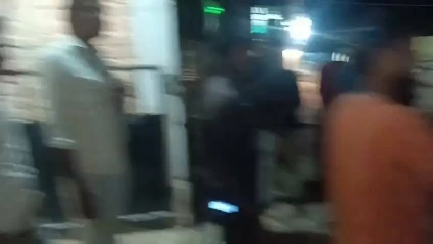 सड़क से गौशाला’ अभियान के तहत 8 निराश्रित गौवंशों को मारूताल स्थित बागेश्वर धाम गौशाला में सुरक्षित पहुँचाया गया
इस आशय की जानकारी नगर पालिका दमोह के अधिकारी जावेद खान ने दी