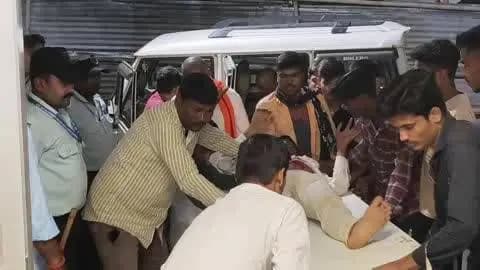 अधौरा: अधौरा में दारी हरा मोड़ के पास बाइक सवार अपराधियों ने एक व्यक्ति को मारी गोली, हायर सेंटर रेफर