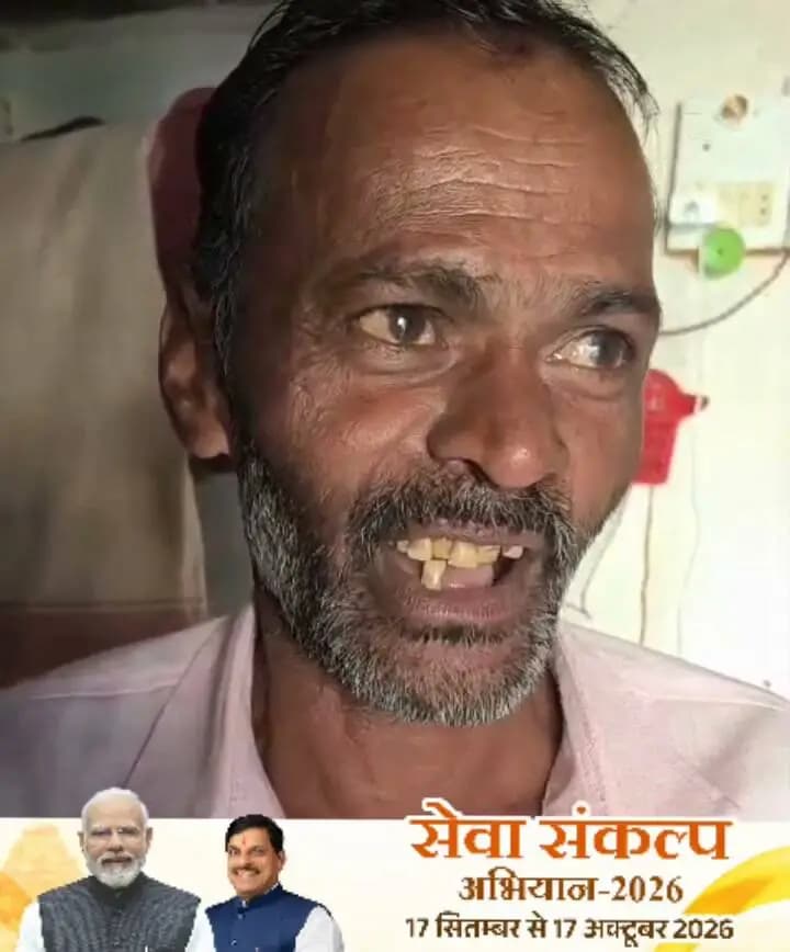 श्री खड़ी खंगार के जीवन में वरदान साबित हुई प्रधानमंत्री आयुष्मान योजना
-
टीकमगढ़ जिले की ग्राम पिपरा निवासी श्री खड़ी खंगार के जीवन में वरदान साबित हुई प्रधानमंत्री आयुष्मान योजना। श्री खड़ी खंगार ने आयुष्मान कार्ड से गंभीर बीमारी का इलाज करवाया है।
श्री खड़ी खंगार ने बताया कि उनके सिर का ऑपरेशन होना था। उन्होंने बताया कि मेरे द्वारा प्रधानमंत्री आयुष्मान योजना से मेरा आयुष्मान कार्ड बनवाना था, जिससे मेरा इलाज बड़े अस्पताल में हुआ, जिससे मैं अब बिल्कुल ठीक हूं। उन्होंने बताया कि इलाज कराने के लिये मेरा एक रूपये भी नहीं लगा और मेरा सफलता पूर्वक इलाज हो गया। इसके लिये मैं अपने पूरे परिवार के साथ प्रधानमंत्री श्री नरेन्द्र मोदी जी को धन्यवाद देता हूं।
#SevaSankalpAbhiyan
#सेवा_संकल्प_अभियान
#JansamparkMP
#Jansamparktikamgarh
#tikamgarh