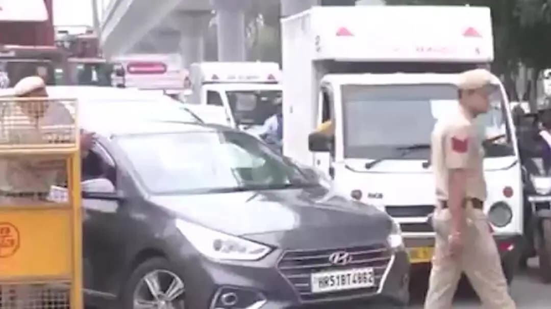 CJP के विरोध प्रदर्शन को लेकर दिल्ली में सुरक्षा कड़ी, मोहन एस्टेट की सड़कों पर लगाई गईं कील पट्टियां