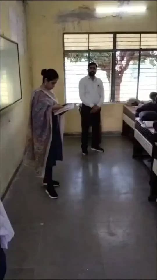 जिला पंचायत सीईओ ने किया शासकीय उच्चतर माध्यमिक विद्यालय घुघरा का निरीक्षण।
#JansamparkMP
#CMMadhyaPradesh
schooledump
@jbpcommissioner
#JanVishwasAbhiyan2026
#मुख्यमंत्री_जनविश्वास_अभियान
#हर_शुक्रवार_जनता_के_नाम
katni कटनी