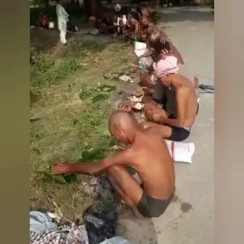घोसी: घोसी इलाके में पितृपक्ष के अंतिम दिन घाटों पर उमड़ी भीड़, पितरों की आत्मा की शांति के लिए किया गया दान-पुण्य