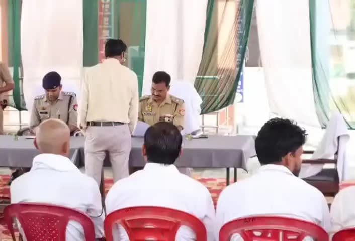 मऊ: संपूर्ण थाना दिवस के दिन मऊ पुलिस अधीक्षक सर्वेश कुमार मिश्रा ने मोहम्मदाबाद गोहना थाना में जनसुनवाई की