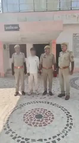मऊ: थाना सरायलखंसी, जनपद मऊ में शादी का झांसा देकर संभोग करने के मामले में वांछित एक अभियुक्त को गिरफ्तार किया गया