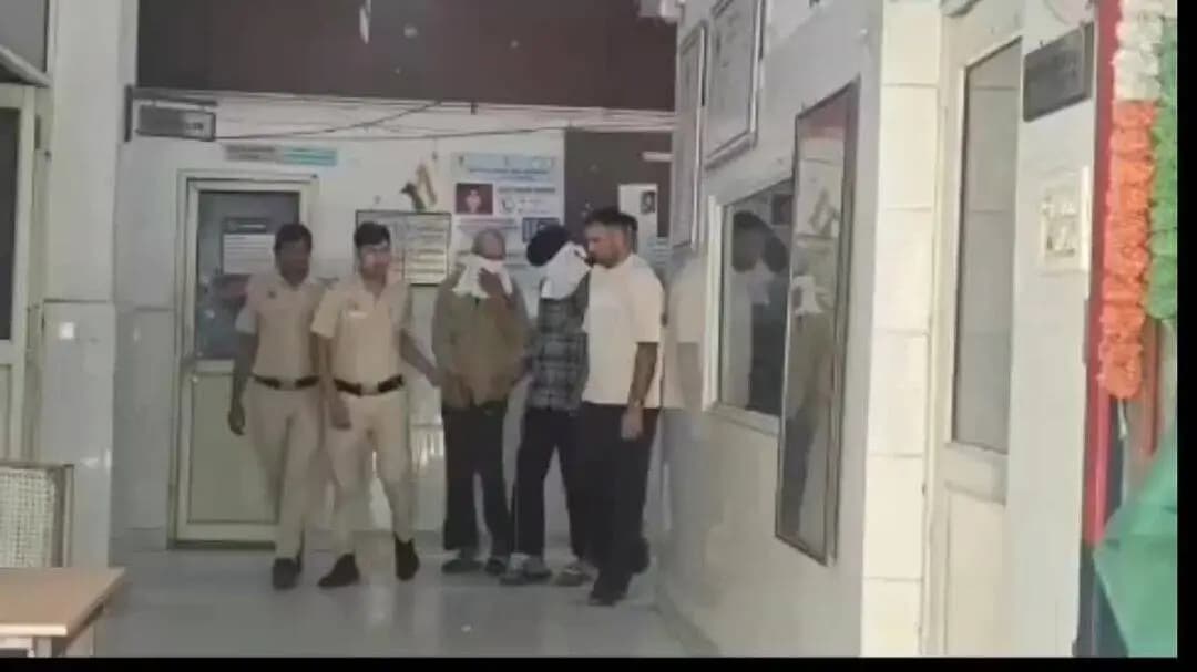 यमुना विहार: मयूर विहार थाना पुलिस ने 2 मोबाइल झपटमारों को किया गिरफ्तार