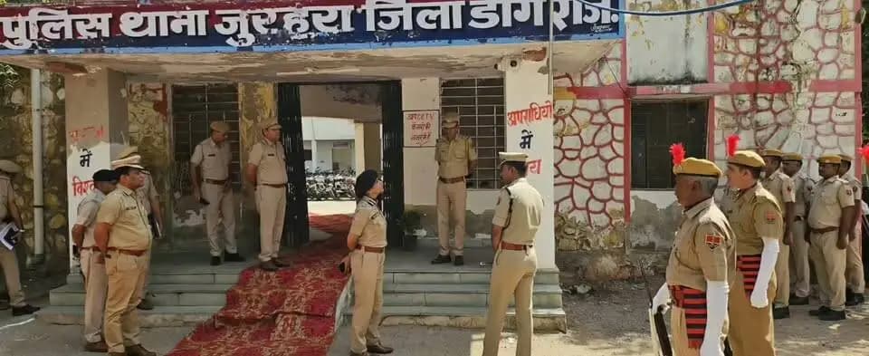 दिनांक 09.10.2026 को महानिरीक्षक पुलिस रेंज भरतपुर डॉ. प्रीति चंद्रा IPS ने किया #डीग जिले का दौरा
जुरहरा, गोपालगढ़ एवं कैथवाड़ा थानों का निरीक्षण कर अपराध नियंत्रण एवं कानून-व्यवस्था की समीक्षा की
कैथवाड़ा थाने में जनसुनवाई कर आमजन की परिवेदनाएं सुनीं, अधिकारियों को समयबद्ध निस्तारण के दिए निर्देश
पुलिस अधीक्षक डीग शरण गोपीनाथ के. IPS एवं सेक्टर कामां के सभी पुलिस अधिकारी रहे उपस्थित।
#RajasthanPolice
#DeegPolice
Rajasthan Police
Igp Bharatpur