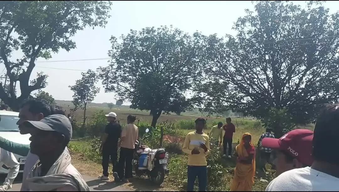 खजुरा बंजारी के बीच बस हादसा