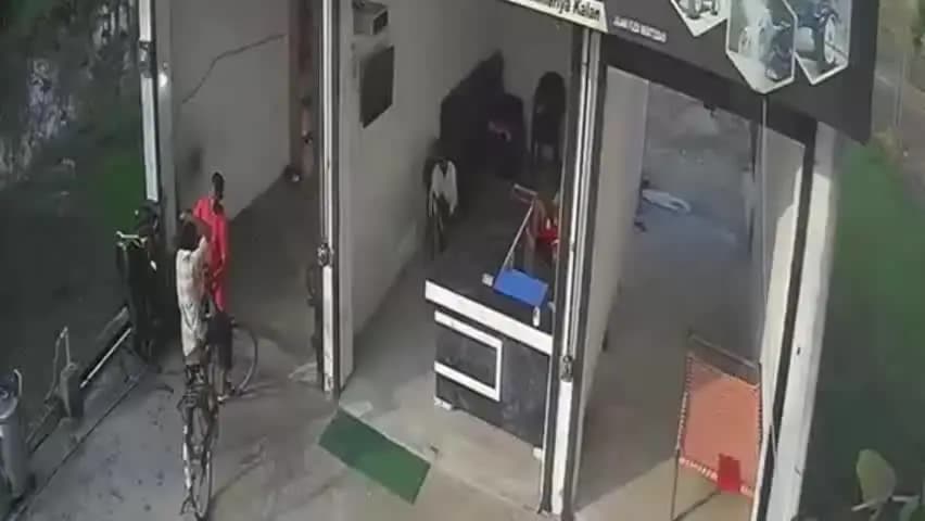 स्वार: कुम्हरिया कला गाँव के पास नवजोत हत्याकांड का लाइव CCTV वीडियो आया सामने, बदमाशों ने चलाईं चार गोलियां