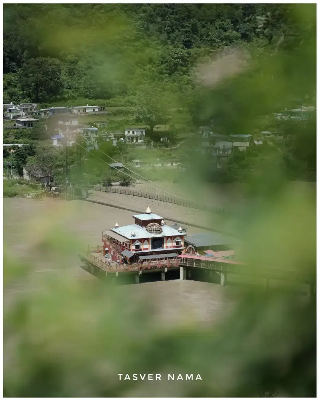 शारदीय नवरात्रि की हार्दिक शुभकामनाएं!
माँ दुर्गा की कृपा से आपके जीवन में सुख, शांति, समृद्धि और खुशियों का आगमन हो। माँ के नौ स्वरूप आपके जीवन की हर बाधा को दूर करें और आपको शक्ति, साहस एवं सकारात्मकता प्रदान करें।
माँ जगदम्बा से प्रार्थना है कि हर घर में खुशहाली, हर मन में विश्वास और हर जीवन में सुख-समृद्धि बनी रहे।
जय माता दी!
नवरात्रि मंगलमय हो!