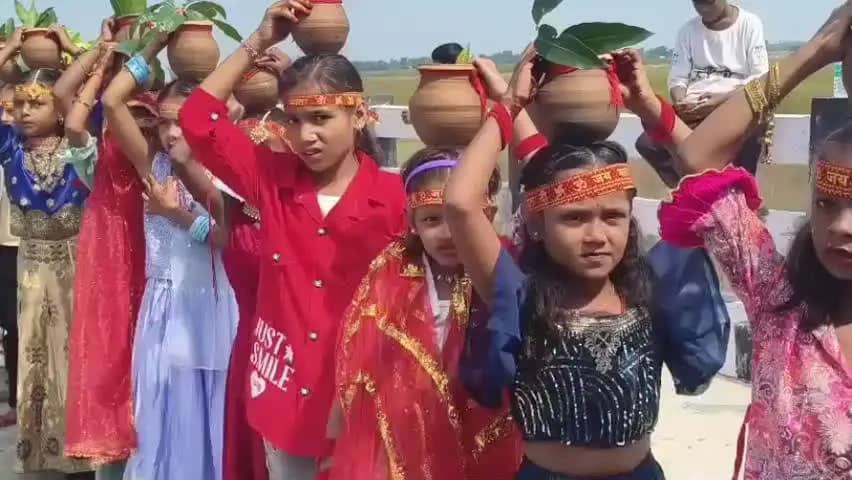 कल्याणपुर: कल्याणपुर में कलश स्थापना के साथ दुर्गा पूजा शुरू, 551 कुंवारी कन्याओं की यात्राओं से भक्तिमय हुआ पूरा प्रखंड