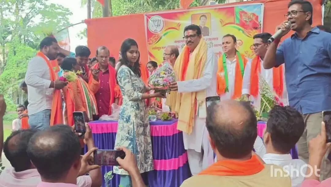 দেগঙ্গা: দেগঙ্গা ১ নম্বর মণ্ডলের সংবর্ধনায় নবনিযুক্ত জেলা সভাপতি দীপঙ্কর চক্রবর্তী