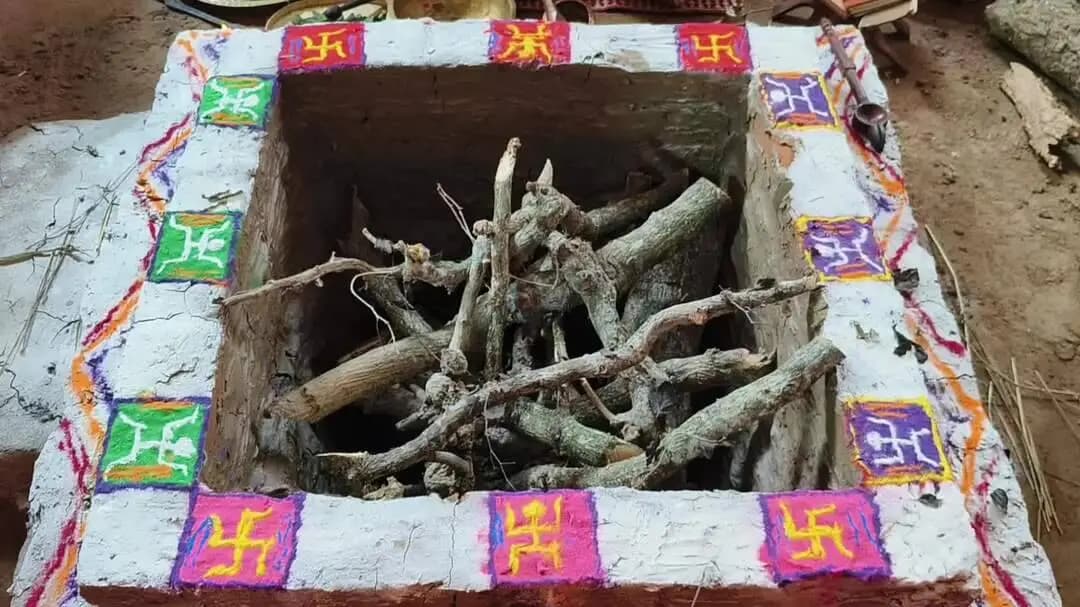 কৃষ্ণনগর ১: প্রতিপদ থেকেই কৃষ্ণনগর রাজবাড়িতে দেবী আরাধনা! প্রাচীন শাক্ত রীতিতে হোমকুণ্ড প্রজ্বলন, মহামায়ার পূজায় মাতল রাজপরিবার