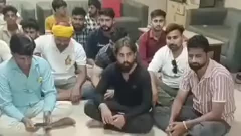 भिवानी: भिवानी में गौ रक्षा दल का विधायक घनश्याम सर्राफ के कार्यालय के बाहर विभिन्न मांगों को लेकर विरोध प्रदर्शन