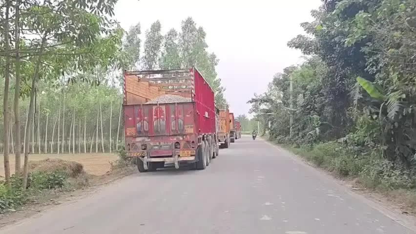 स्वार: मसवासी क्षेत्र में खनन के भरे डंपरों की लंबी कतारों से लोग परेशान, आजाद समाज पार्टी ने एसडीएम को सौंपा ज्ञापन