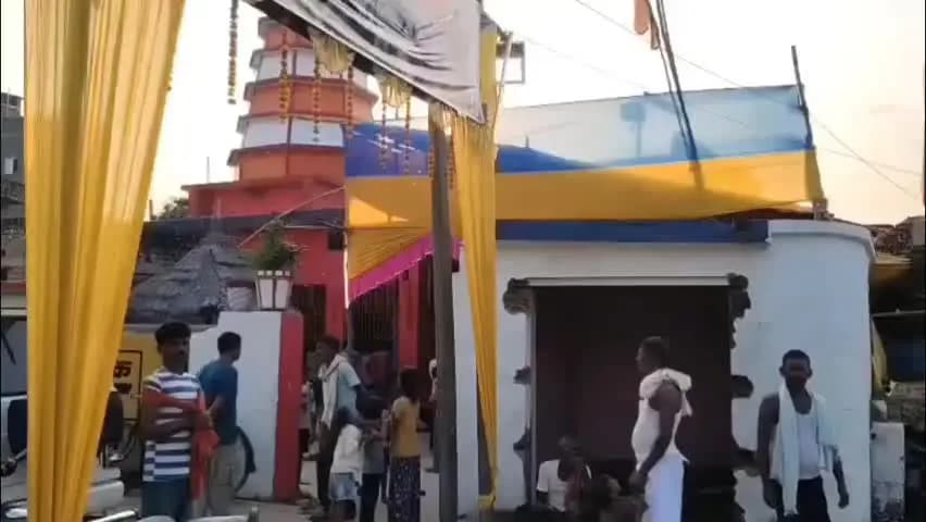 सूरजगढ़: खेमतरनी स्थान गांव में लोरिक, भाई की सलामती के लिए सीने पर नौ कलश धारण कर मां दुर्गा की आराधना में लीन