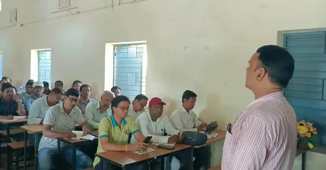 मतदाता सूची में नाम जोड़ने के लिए बीएलओ को दिया गया प्रशिक्षण
लैलूंगा में दो पालियों और तमनार में भी हुआ प्रशिक्षण, नए मतदाताओं के पंजीयन पर जोर
#raigarh