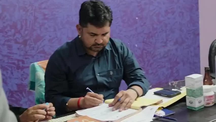 कैराना: कैराना में क्लीनिक की जांच पर विवाद, नोटिस को लेकर अधिकारी और चिकित्सक के बीच ठनी, जांच के अधिकार क्षेत्र पर उठाए सवाल