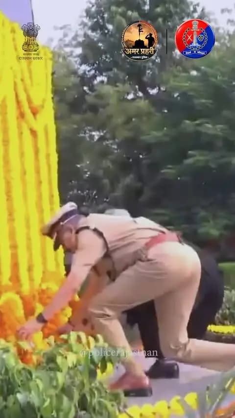 क्या आपने कभी किसी साइबर कैफे, होटल या दोस्त के फोन पर अपनी ID Login करने के बाद Logout करना याद रखा है?
शेयर किए गए या पुराने उपकरणों पर खुला हुआ आपका अकाउंट साइबर अपराधियों के लिए खुला आमंत्रण साबित हो सकता है। यह छोटी सी लापरवाही आपकी पर्सनल जानकारी, फोटो और बैंक खातों को खतरे में डाल सकती है।
इसलिए हमेशा सतर्क रहें, उपयोग के बाद अपने अकाउंट से साइन आउट करें और डिवाइस बदलने से पहले सभी एक्टिव सेशंस को जरूर हटाएं।
किसी भी प्रकार का Cyber Fraud होने की स्थिति में तुरंत साइबर Helpline नंबर 1930, WhatsApp नंबर: 9256001930, 9257510100 या www.cybercrime.gov.in पर शिकायत दर्ज कराएं।
राजस्थान पुलिस - आमजन में विश्वास, अपराधियों में डर।
#BalotraPolice #CyberSecurity #CyberAwareness #CyberCrime #DigitalSafety