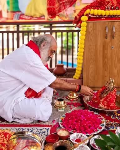संभल: ऐचौड़ा कंबोह स्थित श्री कल्कि धाम के आचार्य प्रमोद कृष्णम ने वैदिक मंत्र के बीच लिया नौ दिवसीय मौन व्रत का संकल्प