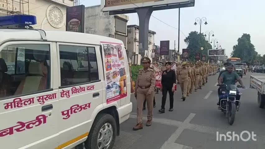 बरेली: बरेली में मिशन शक्ति की हुंकार! नवरात्रि के पहले दिन महिला पुलिस ने निकाली रैली, महिलाओं को सुरक्षा के उपाय बताए