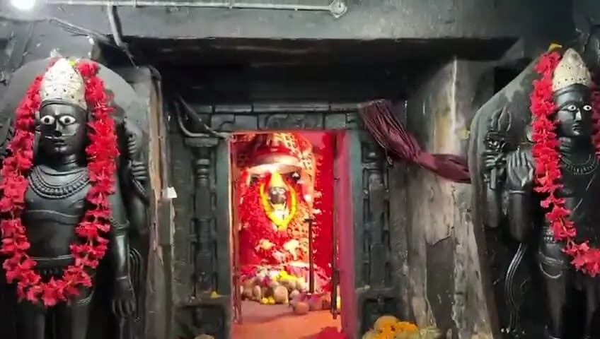शक्ति का वंदन, नारी शक्ति का अभिनंदन
शारदीय नवरात्रि के पावन अवसर पर बस्तर की आराध्या माँ दंतेश्वरी की कृपा से हर घर में सुख-समृद्धि और हर जीवन में खुशहाली बनी रहे।
जय माँ दंतेश्वरी
#शक्ति_वंदन #CGNavratri2026 #महतारी_के_मान #VishnuBhaiya #Navratri2026