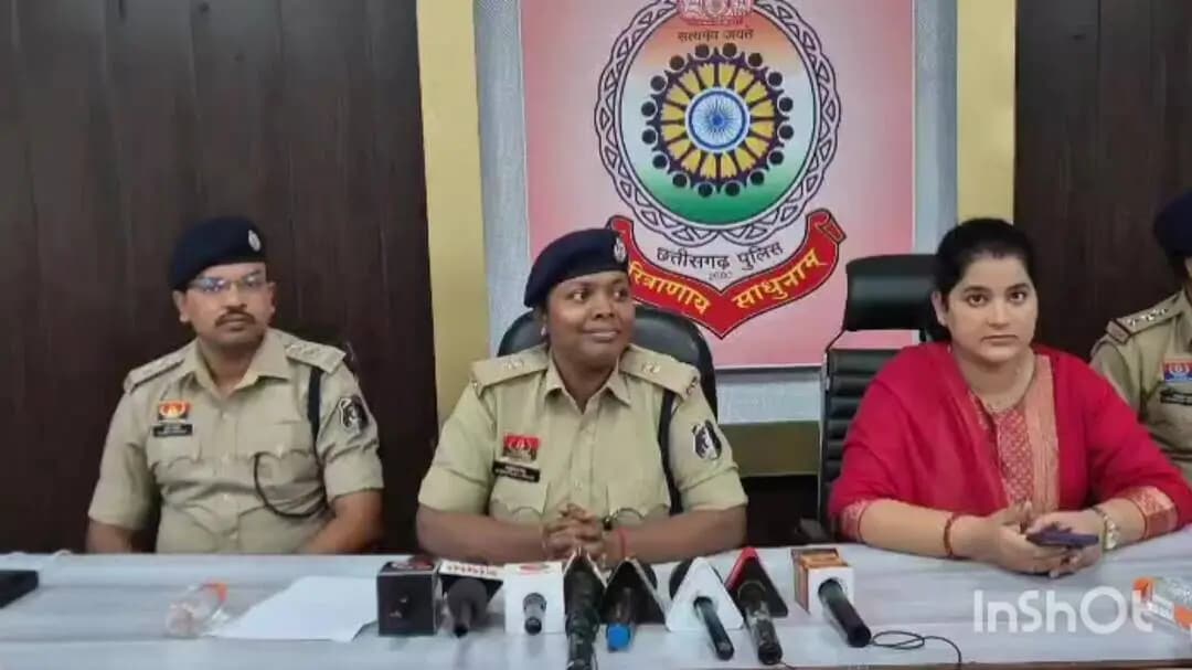 तखतपुर: बिलासपुर में दिनदहाड़े चोरी करने वाले 3 आरोपियों को गिरफ्तार, 10 मामलों का खुलासा, 18.5 लाख के जेवर और नकदी जब्त