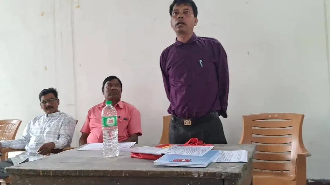 गुमला:आदिवासी लोहरा समाज समीति जिला ईकाई गुमला का बैठक गुमला के रौनियार भवन में हुआ सम्पन्न