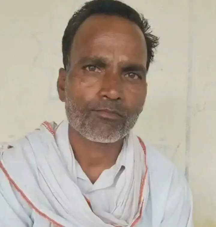 प्रधानमंत्री कृषक सम्मान निधि से मिलने वाली राशि से कृषक श्री भूपेंद्र सिंह की आर्थिक स्थिति में हुआ सुधार
टीकमगढ़ जिले के ग्राम कांटी निवासी कृषक श्री भूपेंद्र सिंह बुन्देला को प्रधानमंत्री कृषक सम्मान निधि का लाभ मिल रहा है। इसके लिये श्री भूपेंद्र सिंह प्रधानमंत्री श्री नरेन्द्र मोदी जी हो धन्यवाद दे रहे हैं।
श्री भूपेंद्र सिंह ने बताया कि मैं कृषि का कार्य करता हूं। जब से मुझे प्रधानमंत्री कृषक सम्मान निधि तथा मुख्यमंत्री कृषक सम्मान निधि योजना से राशि मिलना प्रारंभ हुआ है, तब से मुझे कृषि कार्य के लिये किसी से पैसे उधार नहीं लेने पड़ते हैं, जिससे मेरी आर्थित बचत भी हो जाती है।
अब मैं अपने परिवार का खर्च आसानी से चला लेता हूं। इसके लिये मैं प्रधानमंत्री श्री नरेन्द्र मोदी जी तथा मुख्यमंत्री डॉ. मोहन यादव जी को सहृदय धन्यवाद देता हूं।
#SevaSankalpAbhiyan
#सेवा_संकल्प_अभियान
#JansamparkMP
#Jansamparktikamgarh
#tikamgarh