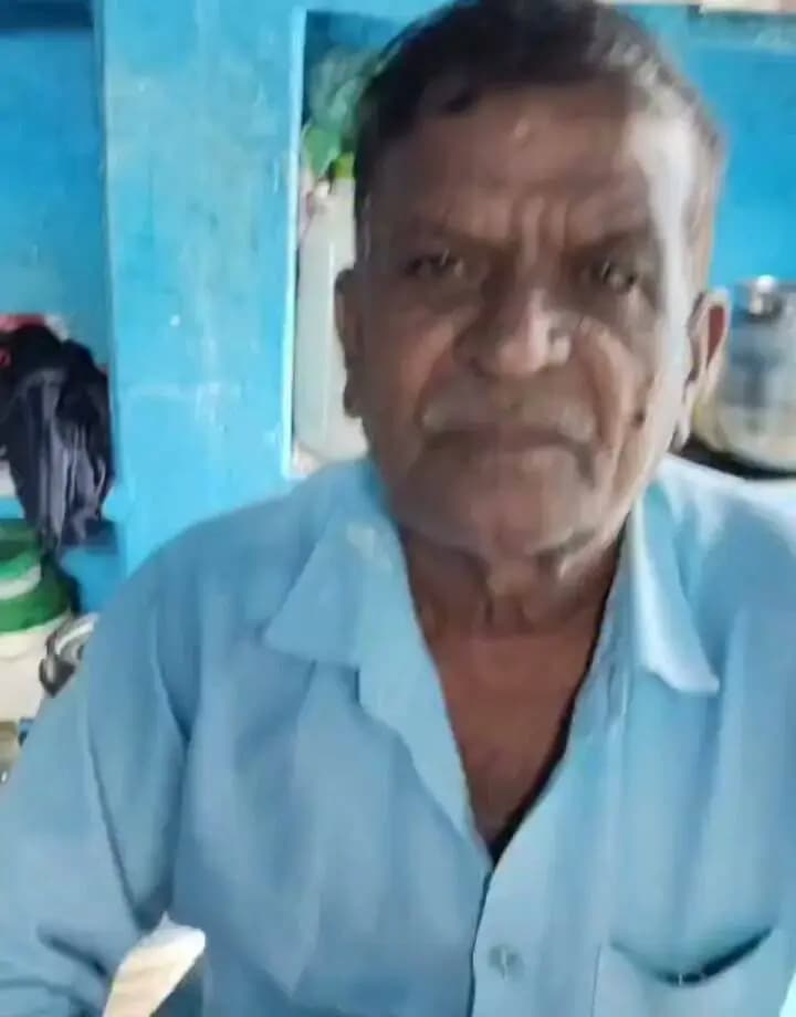 श्री हलकांई सेन के जीवन में वरदान साबित हुई प्रधानमंत्री आयुष्मान योजना
---
टीकमगढ़ जिले की ग्राम बुड़ेरा निवासी श्री हलकांई सेन के जीवन में वरदान साबित हुई प्रधानमंत्री आयुष्मान योजना। श्री हलकांई सेन ने आयुष्मान कार्ड से गंभीर बीमारी का इलाज करवाया है।
श्री हलकांई सेन ने अपने अनुभव साझा करते हुये बताया कि मुझे सीने में दर्द एवं घुटन महसूस हुई, जिससे मैंने जिला चिकित्सालय में भर्ती हुआ। ठीक नहीं होने पर मुझे रिफर किया गया। भोपाल में स्थित बंसल हास्पिटल में मेरी सर्जरी हुई। उन्होंने बताया कि मेरे द्वारा प्रधानमंत्री आयुष्मान योजना से मेरा आयुष्मान कार्ड बनवाना था, जिससे मेरा इलाज एक बड़े अस्पताल में हुआ, जिससे मैं अब बिल्कुल ठीक हूं।
उन्होंने बताया कि इलाज कराने के लिये मेरा एक रूपये भी नहीं लगा और मेरा सफलता पूर्वक इलाज हो गया। इसके लिये मैं अपने पूरे परिवार के साथ प्रधानमंत्री श्री नरेन्द्र मोदी जी को धन्यवाद देता हूं।
#SevaSankalpAbhiyan
#सेवा_संकल्प_अभियान
#JansamparkMP
#Jansamparktikamgarh
#tikamgarh