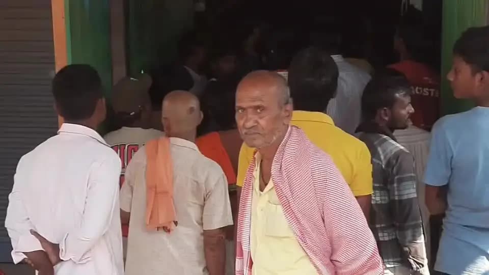 बलिया: बलिया के पटेल चौक के पास आलू-प्याज की दुकान से 4 लाख रुपये नकद चोरी