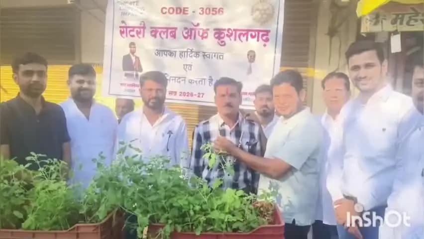 कुशलगढ़: कुशलगढ़ के पीपली चौराहे पर तुलसी के पौधों के लिए उमड़ी भीड़, मुस्लिम समाज ने लिया पर्यावरण संरक्षण का संकल्प