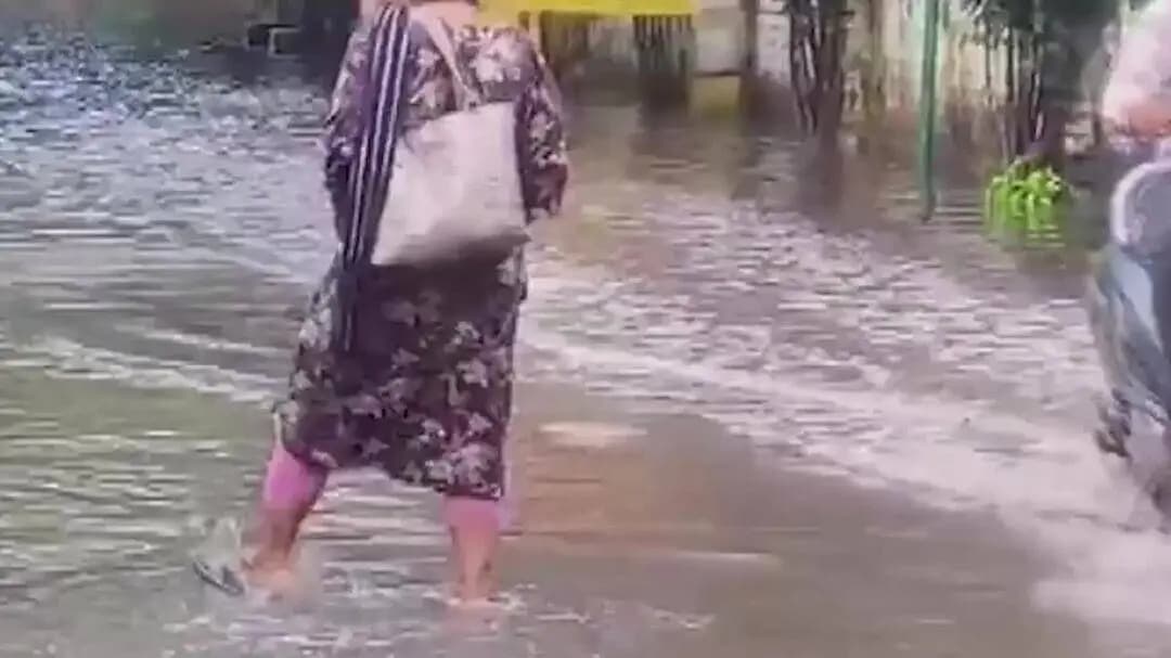 नजफगढ़: भारी बारिश, तूफान और विरोध प्रदर्शनों से थमी दिल्ली-एनसीआर की रफ्तार, मौसम विभाग ने जारी किया 'रेड अलर्ट'