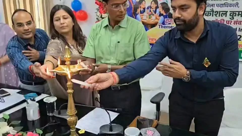 अंतरराष्ट्रीय बालिका दिवस के अवसर पर जिला पदाधिकारी, दरभंगा श्री कौशल कुमार की अध्यक्षता में महिला एवं बाल विकास निगम, दरभंगा द्वारा जिला प्रशासन के सहयोग से बालिकाओं के साथ संवाद एवं सम्मान समारोह का आयोजन किया गया।