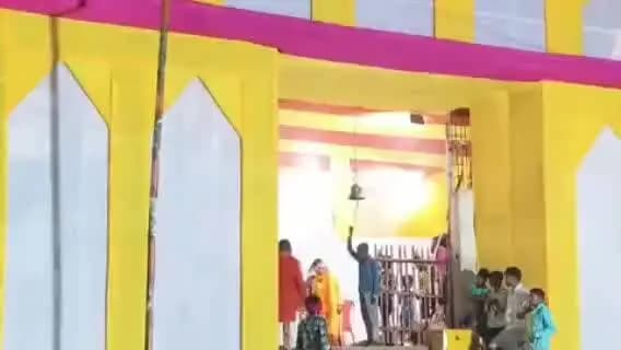 कहरा: सहरसा जिले के नौहट्टा प्रखंड के धरहरा में सार्वजनिक दुर्गा पूजा समिति के प्रांगण में इन दिनों भक्ति का माहौल है