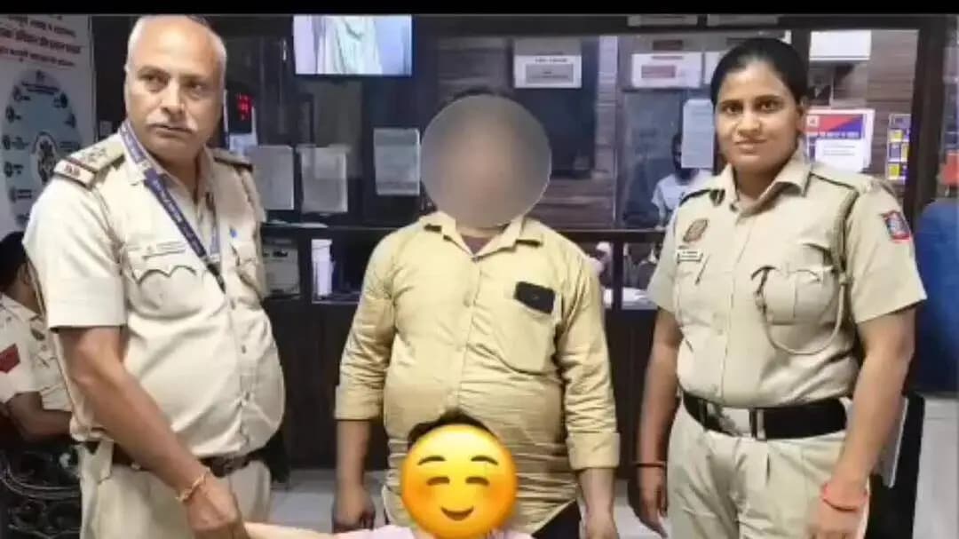 लक्ष्मी नगर थाना पुलिस ने लापता साढ़े तीन साल की बच्ची को ढूंढकर परिजनों से मिलाया