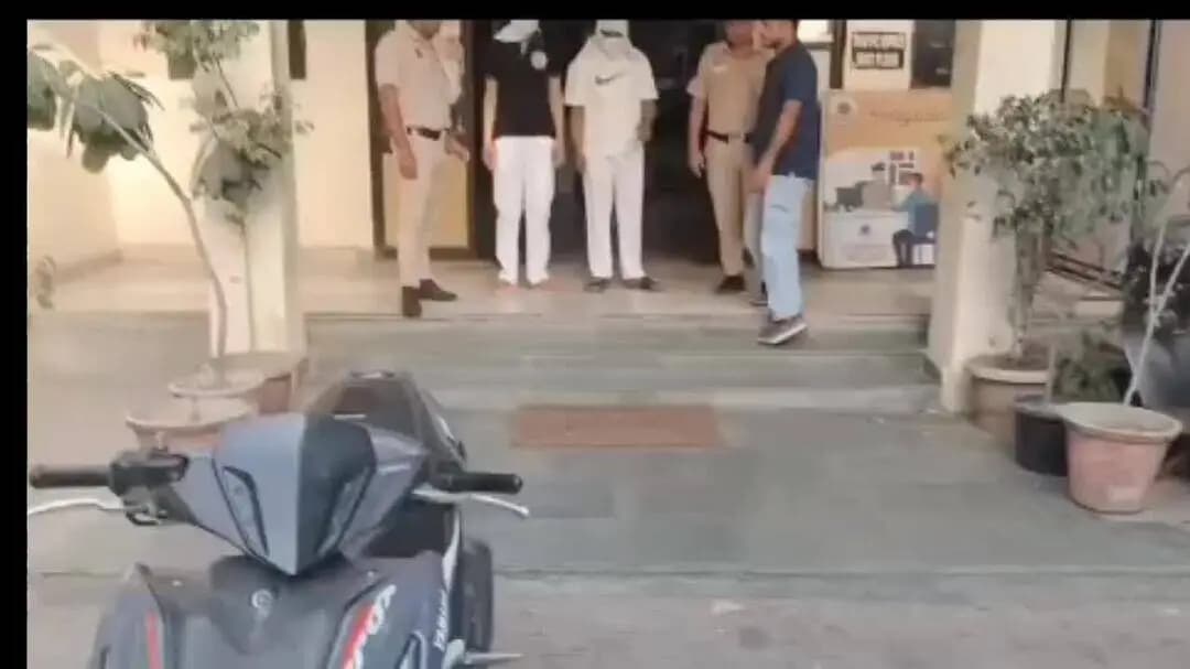 लक्ष्मी नगर थाना पुलिस ने दो स्नैचर को किया गिरफ्तार