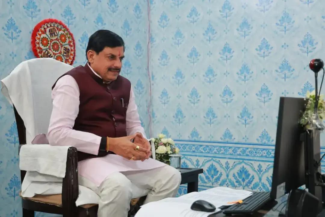 मुख्यमंत्री डॉ. यादव ने देवास में आयोजित 'बलराम कृषि महोत्सव' को वीडियो कॉन्फ्रेंसिंग से किया संबोधित
दो माताओं का वास, यही है देवास, नवाचारों की मिसाल बन रहा देवास: मुख्यमंत्री डॉ. यादव
अपेक्स बैंक प्रशासक श्री महेंद्र सिंह यादव और विधायक श्रीमती गायत्री राजे पवार ने जताया मुख्यमंत्री डॉ. मोहन यादव का आभार
*11 प्रगतिशील किसान हुए सम्मानित, प्राकृतिक खेती व कृषि यंत्रों की लगी प्रदर्शनी